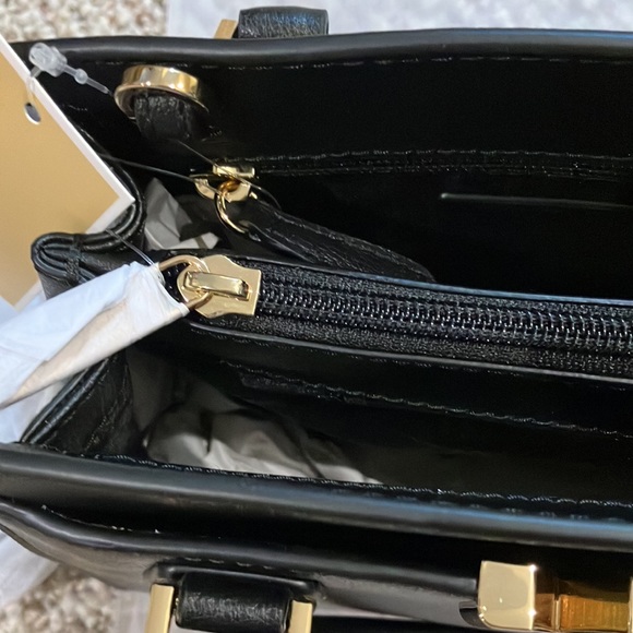 Michael Kors Medium Messenger Handbag
MOTT 35T0GOXM6L - Picture 8 of 12